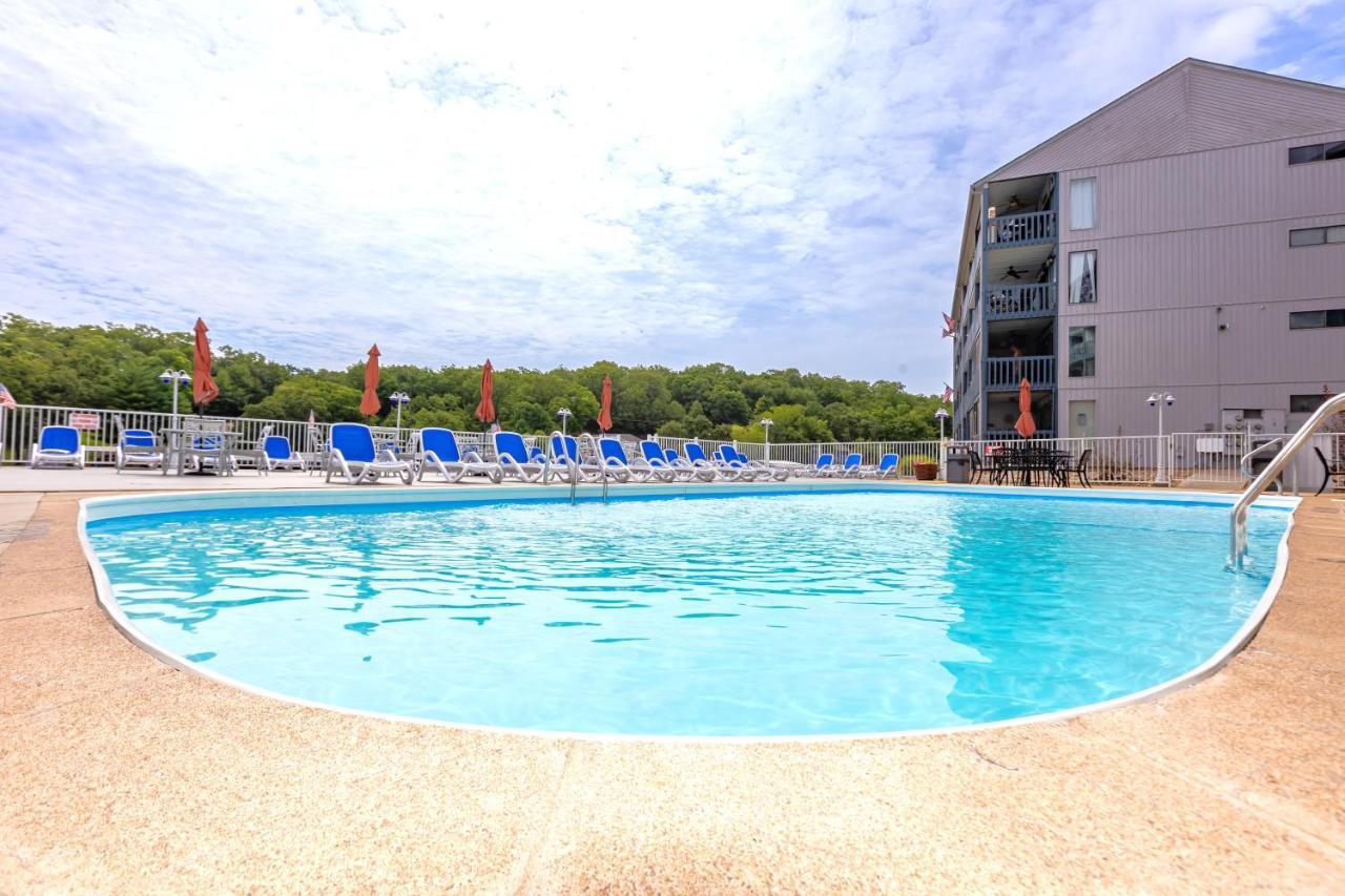 B Lakefront! Remodeled, Boat Slip, Patio Views, Pool, Boat Ramp, Wifi Osage Beach Extérieur photo