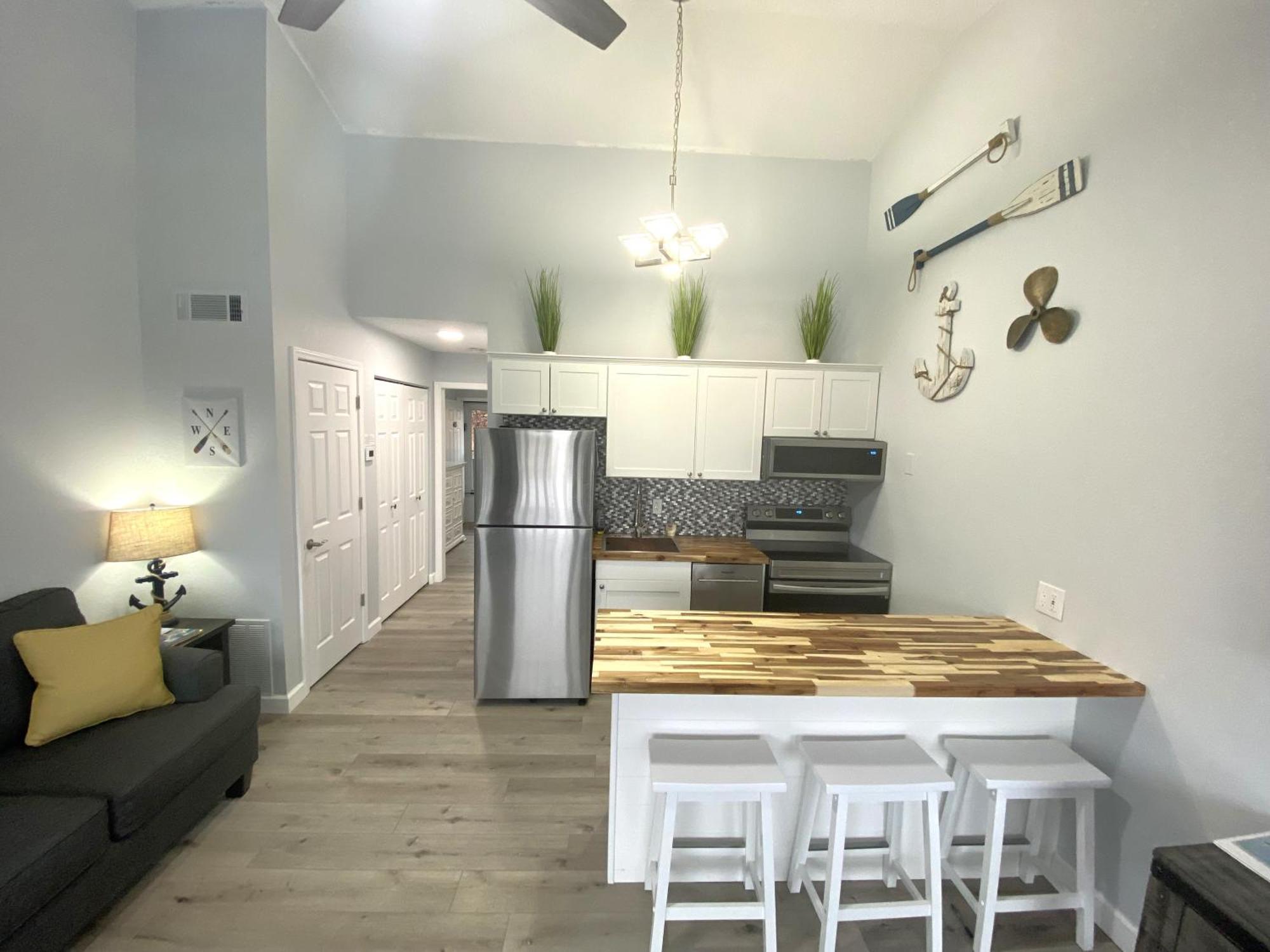 B Lakefront! Remodeled, Boat Slip, Patio Views, Pool, Boat Ramp, Wifi Osage Beach Extérieur photo