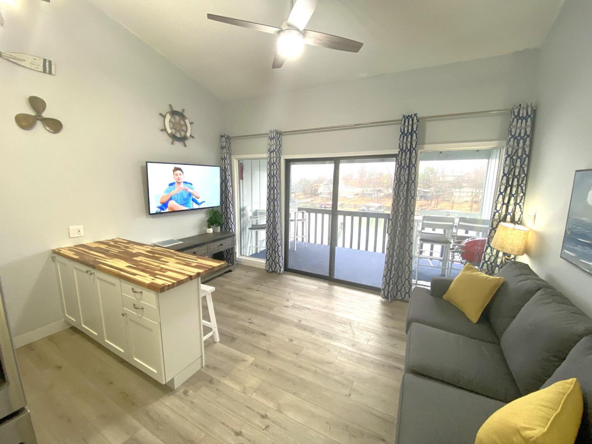 B Lakefront! Remodeled, Boat Slip, Patio Views, Pool, Boat Ramp, Wifi Osage Beach Extérieur photo