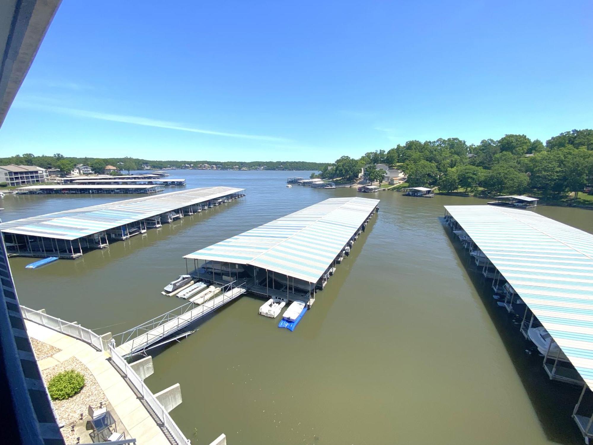 B Lakefront! Remodeled, Boat Slip, Patio Views, Pool, Boat Ramp, Wifi Osage Beach Extérieur photo