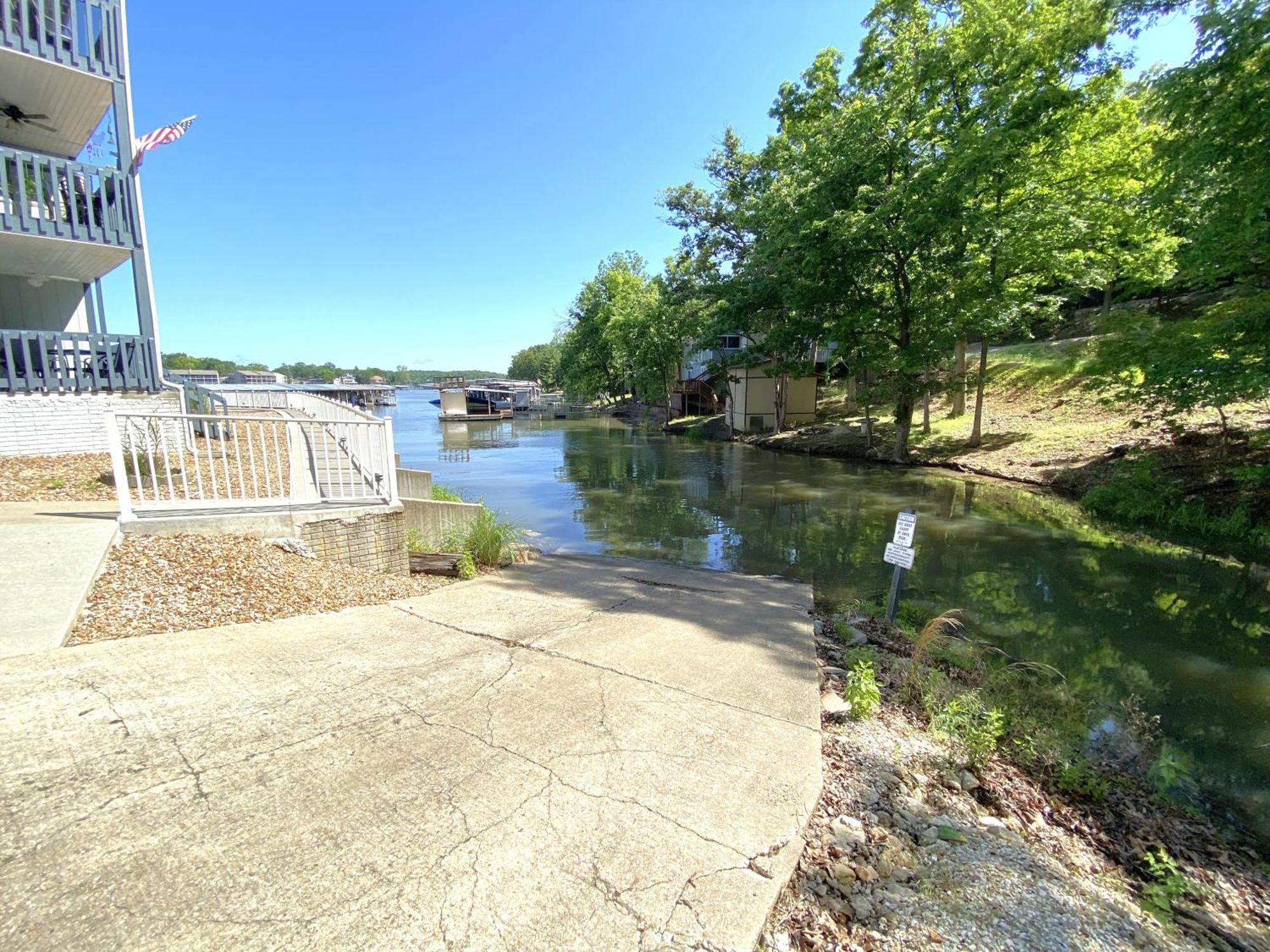 B Lakefront! Remodeled, Boat Slip, Patio Views, Pool, Boat Ramp, Wifi Osage Beach Extérieur photo