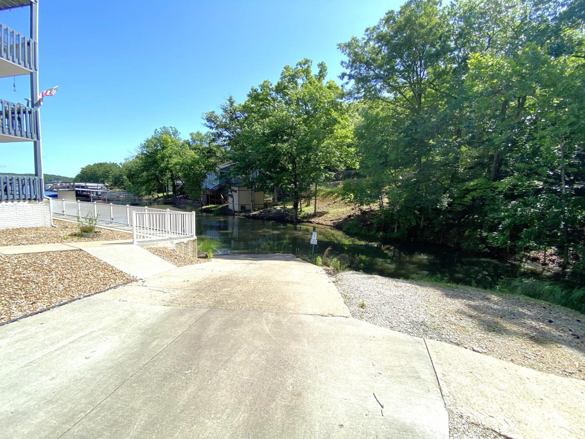 B Lakefront! Remodeled, Boat Slip, Patio Views, Pool, Boat Ramp, Wifi Osage Beach Extérieur photo
